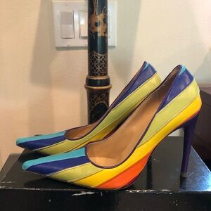 Dolce and Gabbana High Heels 4 in size 7 1/2 m Pre owned fantastic condition.